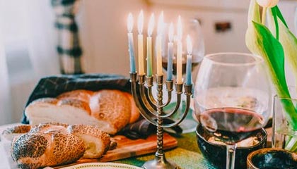 华鑫证券：维持顶点软件“买入”评级，“AI+信创”推动公司持续发展