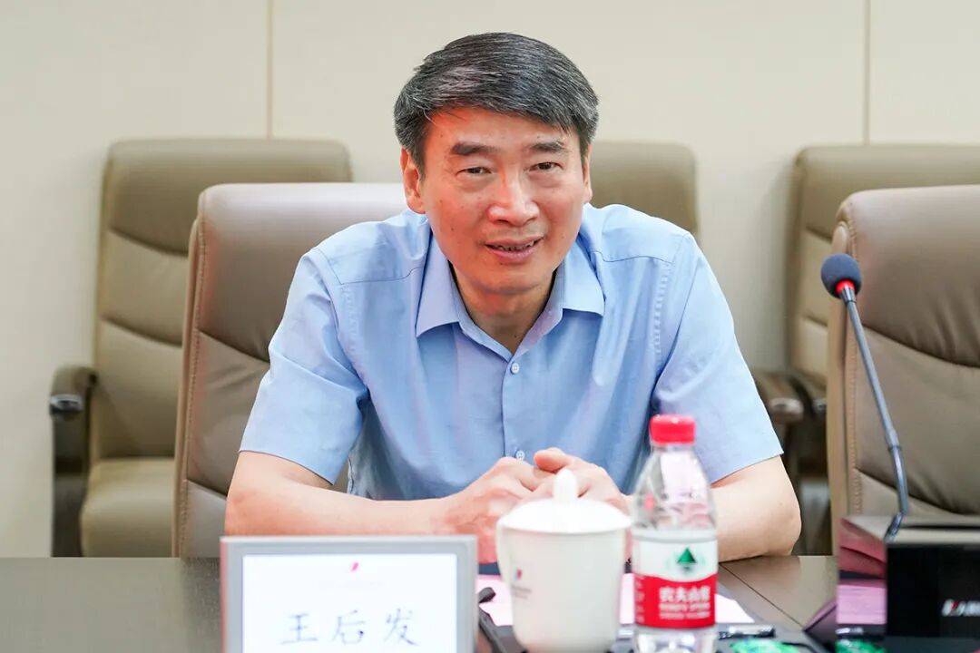 县委书记主动交代问题7个月后,县人大常委会原主任也主动交代问题,两人长期共事