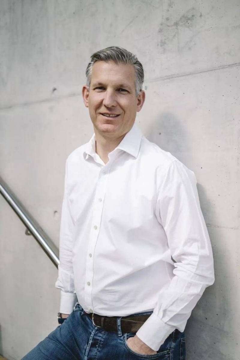 半两财经｜时隔一年 雀巢再换帅