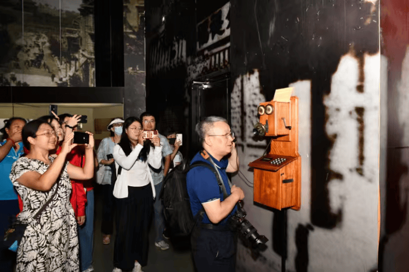 半两财经｜打卡北京通信电信博物馆 体验北京联通前沿技术成果