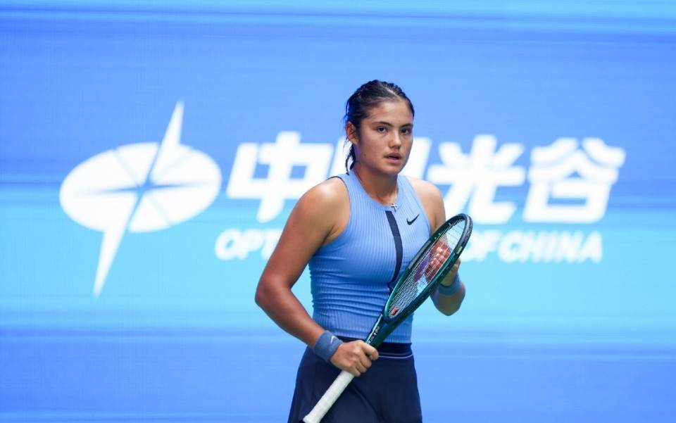 武网上演华裔德比！拉杜卡努盘中退赛，李安晋级后中文感谢球迷