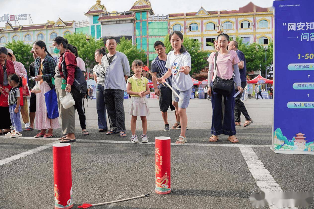 网安巡礼走边关 国门守护共参与 “云岭网安大篷车”开进瑞丽姐告国门