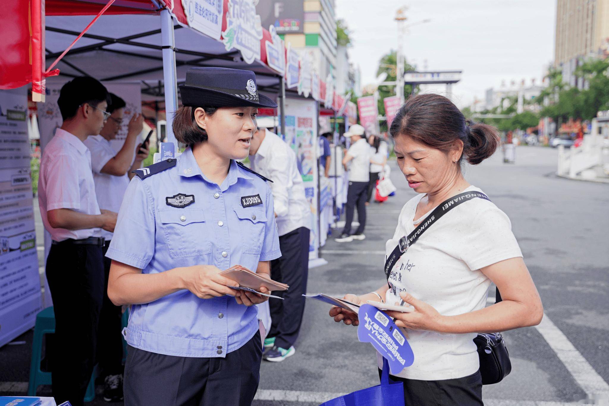 网安巡礼走边关 国门守护共参与 “云岭网安大篷车”开进瑞丽姐告国门