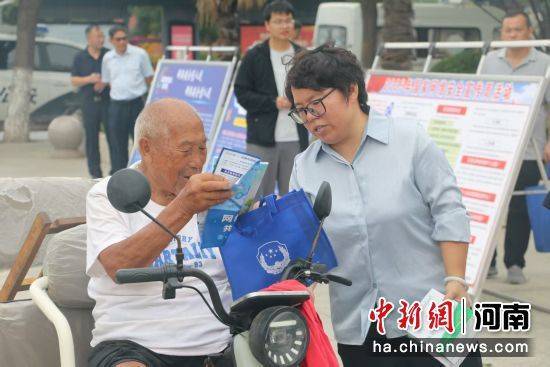 杞县结合网安周开展“扫黄打非”宣传活动