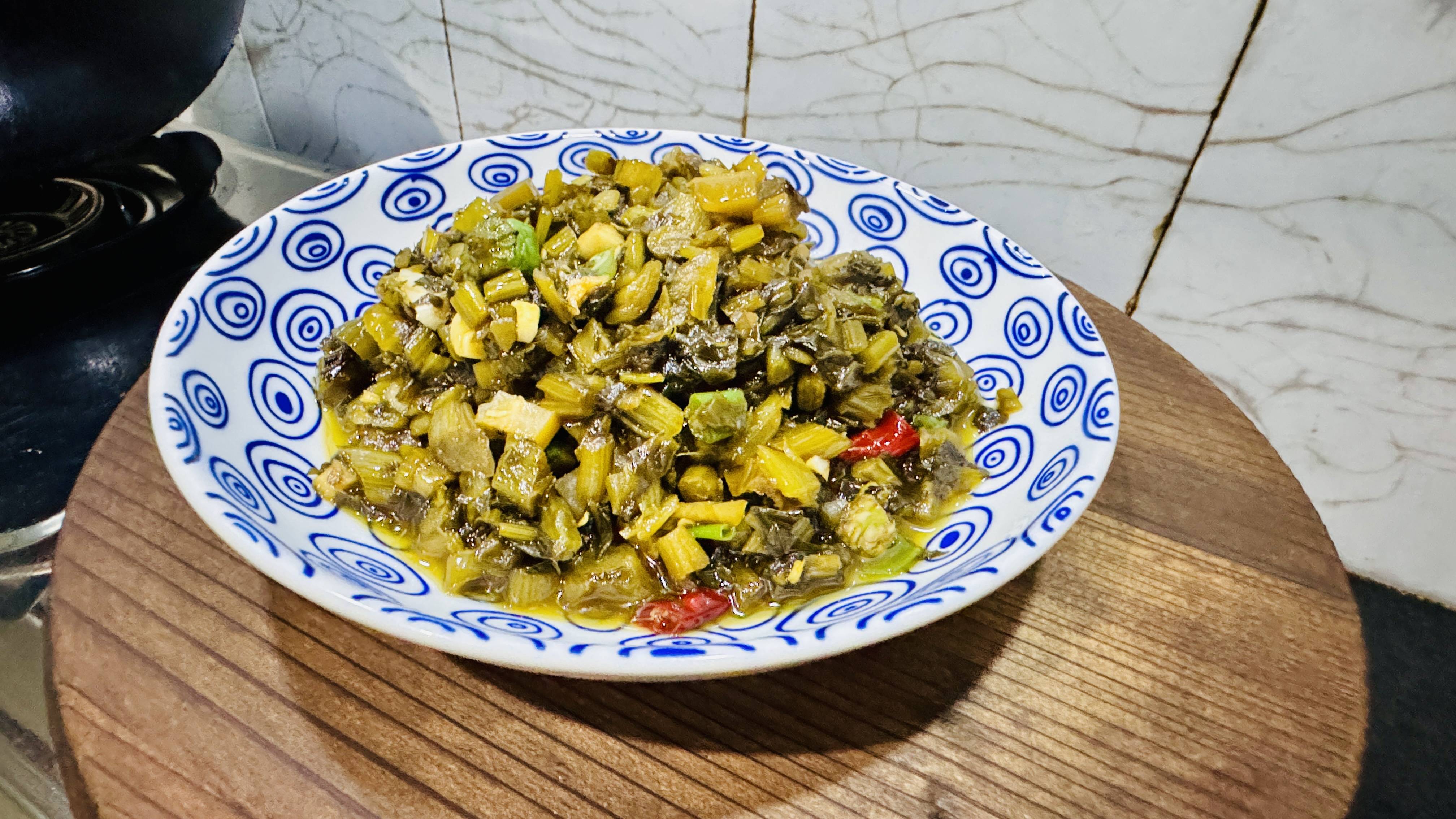 酸辣的炒雪菜，减肥的事情先放一放吧