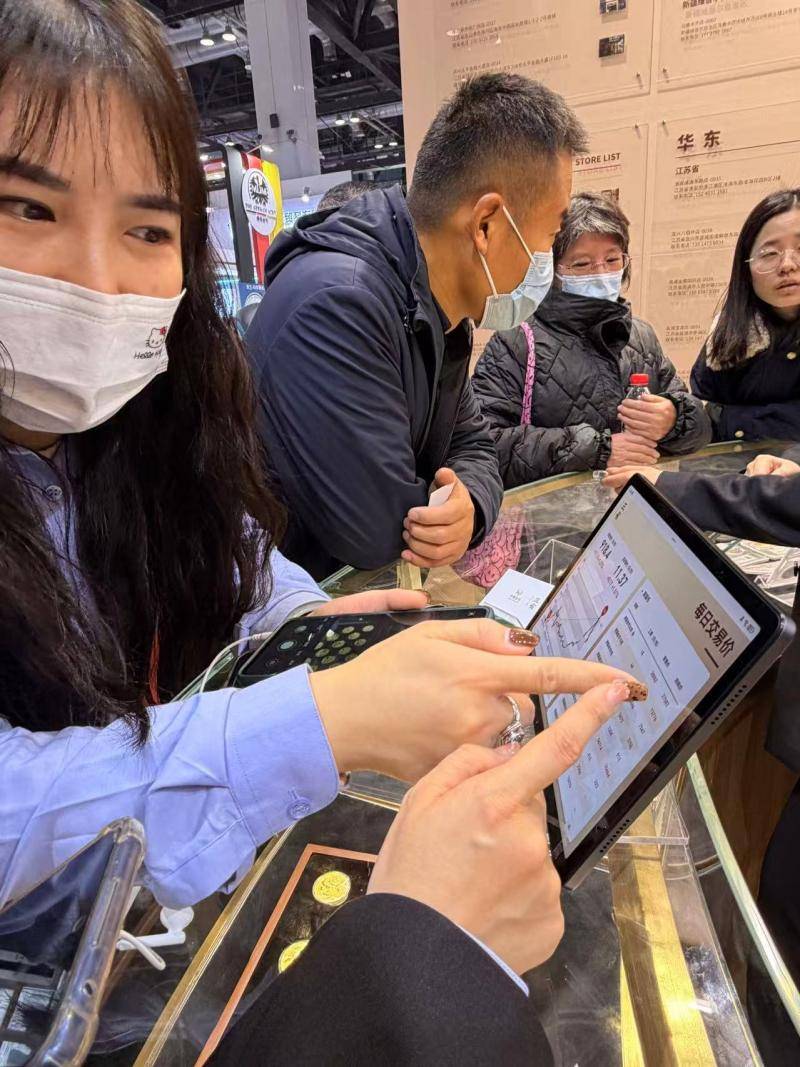 北京国际钱币博览会首日 2026版熊猫币2小时卖了100枚